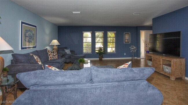 Building Photo - 5302 SW 25th Pl