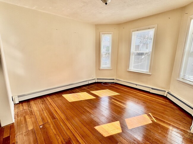 Building Photo - 21 Warren St