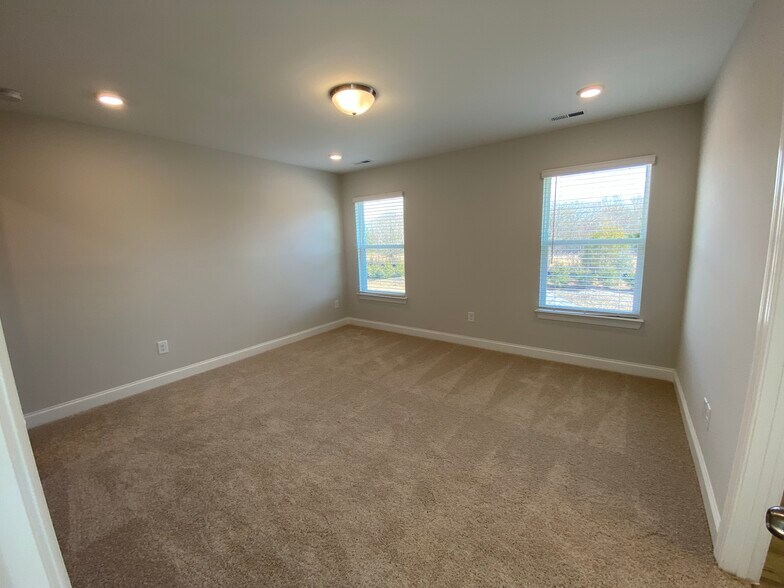 Building Photo - 5535 Stafford Rd