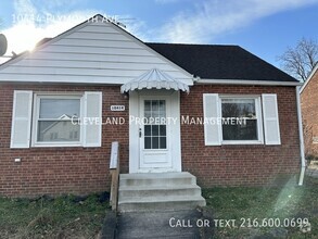 Building Photo - Garfield Hts Bungalow