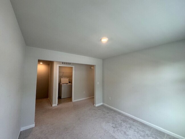 Building Photo - End-Unit Gem Near White Oak Crossing – Style, Space & Convenience!