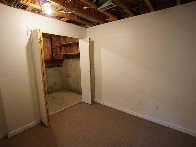 Building Photo - 3947 S 2600 W