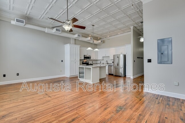 Building Photo - 1106 Broad St