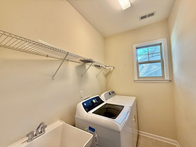 Building Photo - 1140 Litchborough Way