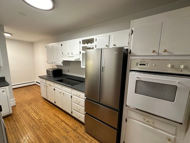 Building Photo - Neil Ave 839-843 CR