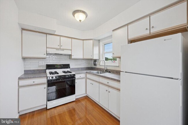 Building Photo - 4000 Lyman Dr