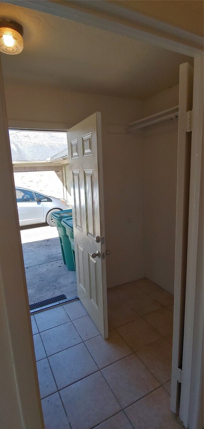 Building Photo - 10822 Lynbrook Dr
