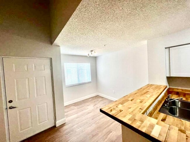 Building Photo - 7840 Sonoma Springs Cir