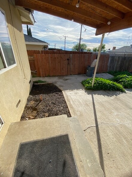 Building Photo - 2108 Edgewood St