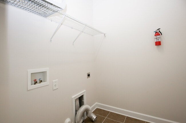 Building Photo - Charming 3 bed, 2.5 bath home with bonus t...