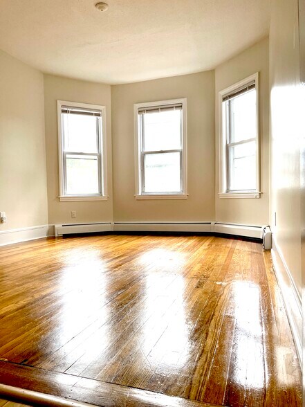 Living room - 20 Boylston St