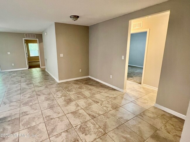 Building Photo - 12300 Cherry Bluff Dr