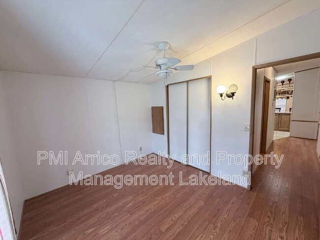 Building Photo - 1504 Valiant Dr