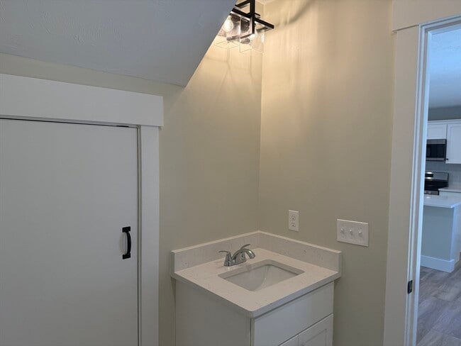 Building Photo - 480 Wareham St