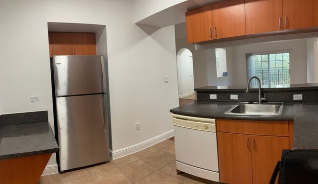 Building Photo - Great Location, Great Savings! Up to $2,000 Move-In Incentive + No Utility Connection Fee