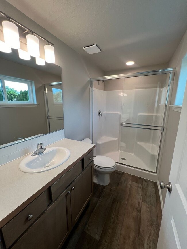 Building Photo - NEW Modern Townhouse with Two Car Garage i...