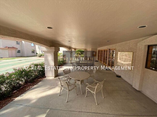 Building Photo - 9151 W Greenway Rd