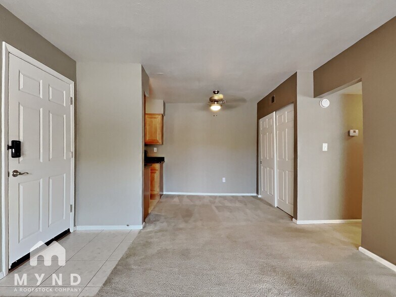 Building Photo - 5877 N Granite Reef Rd