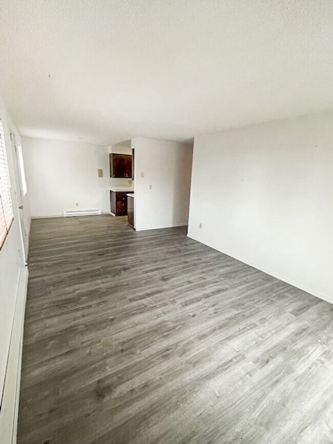 Building Photo - Charming 2 Bed, 1 Bath Duplex in the Heart of Cheney