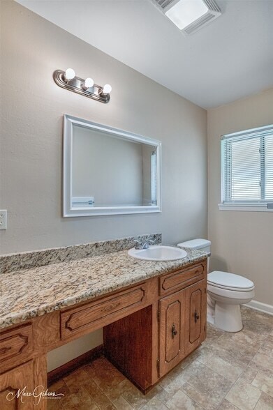 Building Photo - 2121 Venus Dr