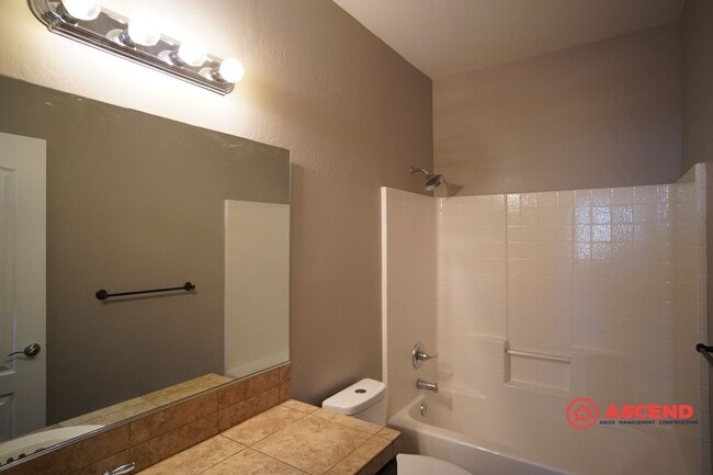 Building Photo - Beautiful 4 Bedroom SW Home Close to Freeway!