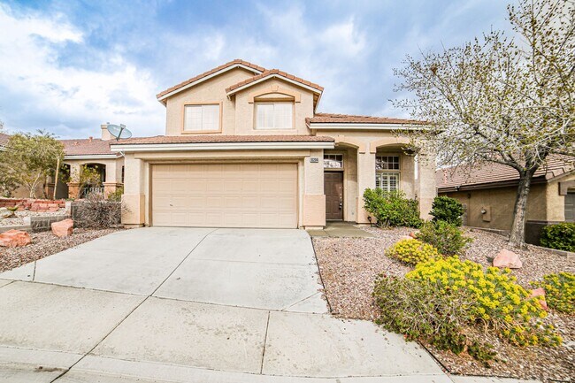Building Photo - BEAUTIFUL 3 BD HOME LOCATED IN THE HEART O...