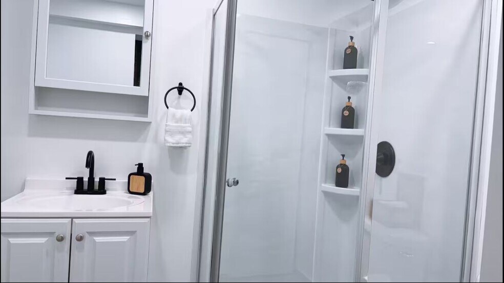 Building Photo - 3122 Eleuthera Ln