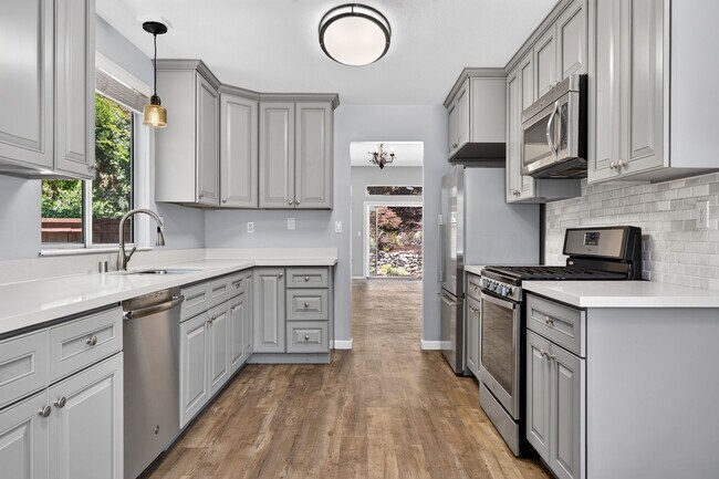 Building Photo - Single-Story Black Diamond Beauty on a Quiet Court with Private Backyard!!