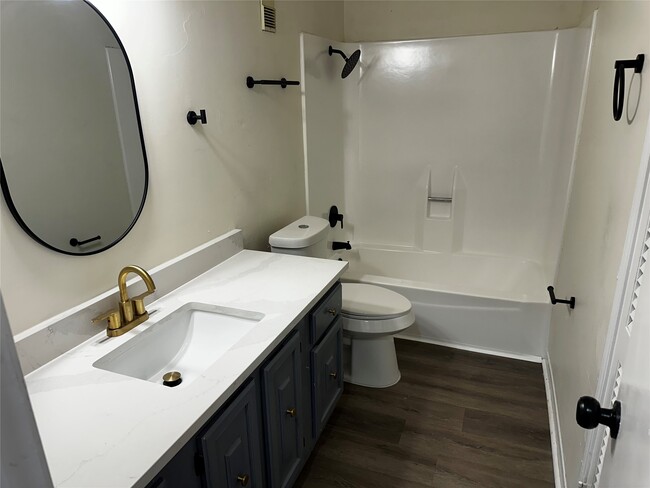 Building Photo - 10378 Briar Forest Dr