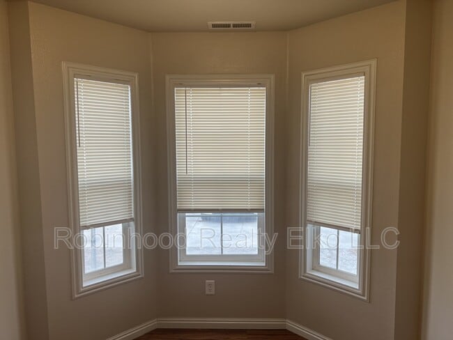 Building Photo - 1640 Winchester Dr