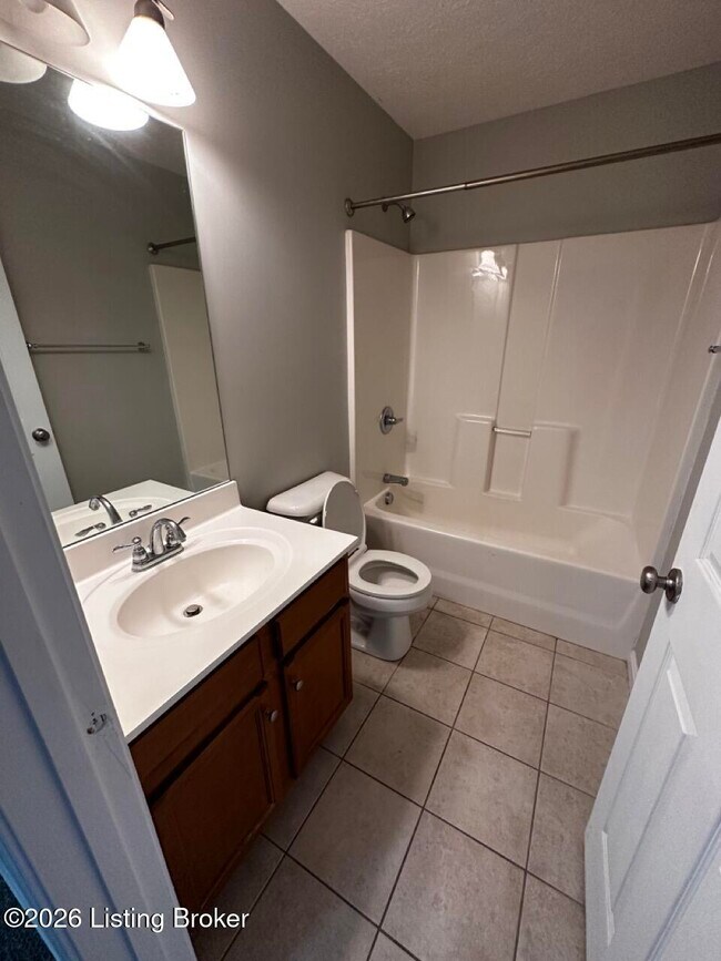 Building Photo - 402 Clare Ln