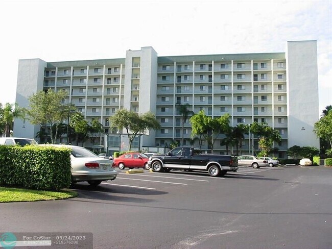 Building Photo - 2240 N Cypress Bend Dr