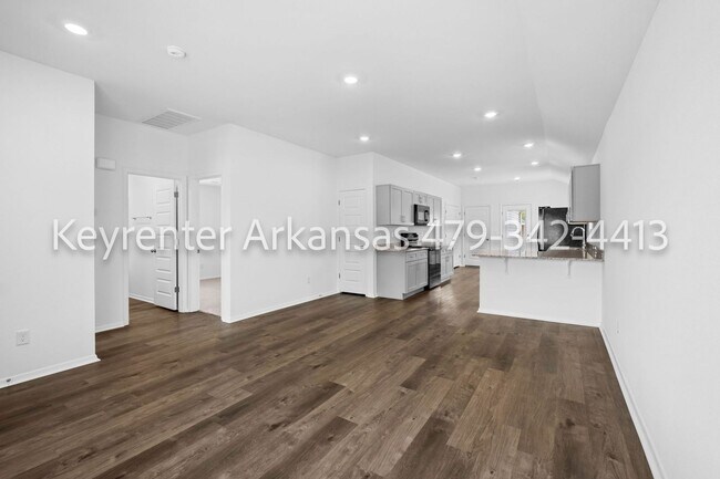 Building Photo - Stunning Newer Construction in Fayetteville!