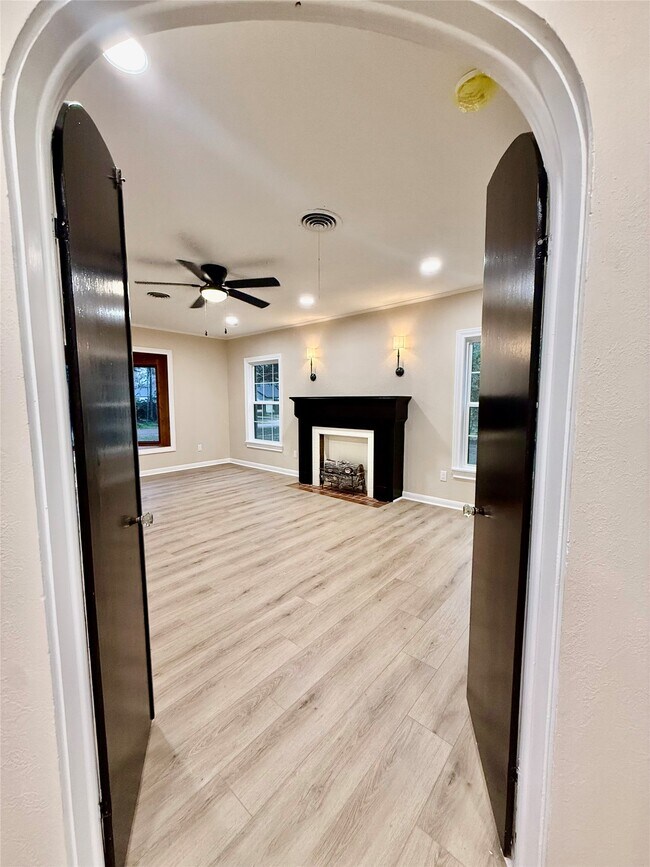 Building Photo - 300 Dunnam Ave