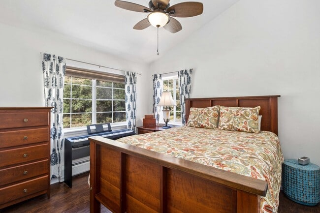Building Photo - Three Bedroom Condo on the River