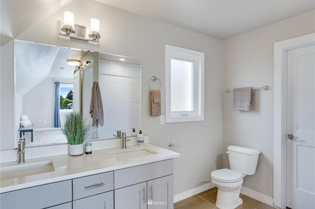 Building Photo - NOW AVAILABLE FOR RENT-4bd/2ba -8816 S Yakima Ave, Tacoma, WA 98444