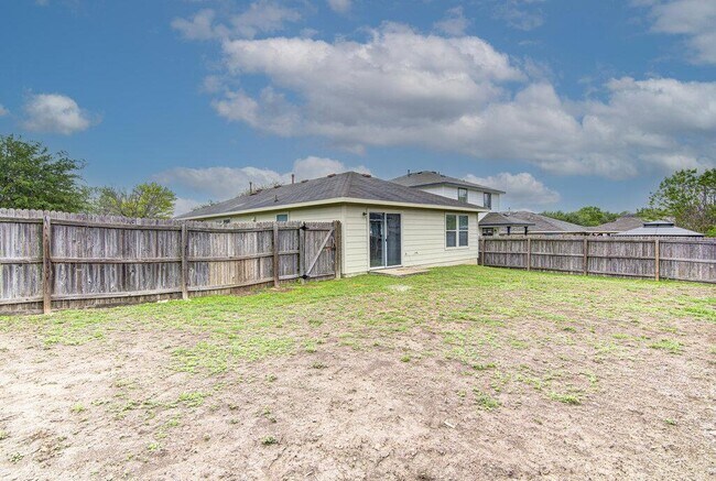 Building Photo - 205 Mood Lake Dr