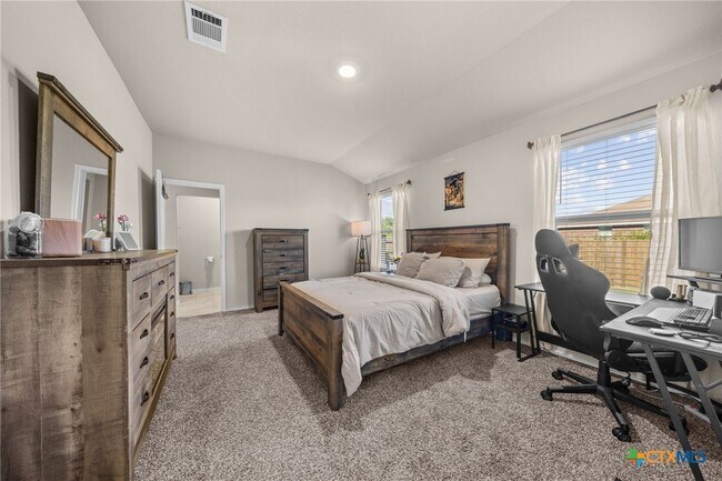 Building Photo - 5102 Karen Grn Dr