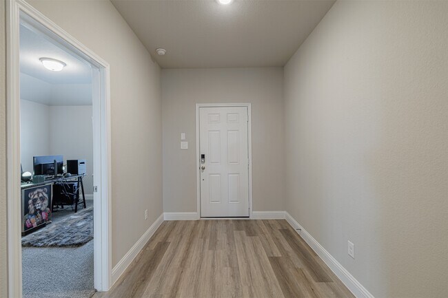 Building Photo - 5511 Coral Land Dr