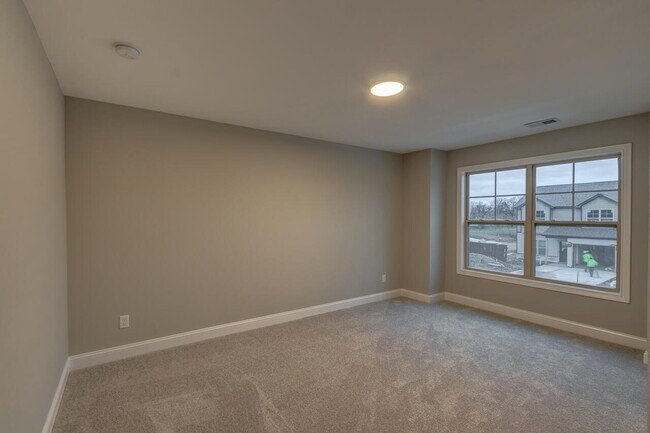 Building Photo - 124 Copperfield Wy