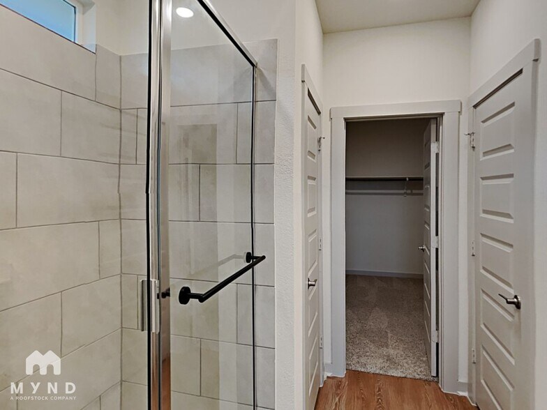 Building Photo - 10713 Fulton Ave