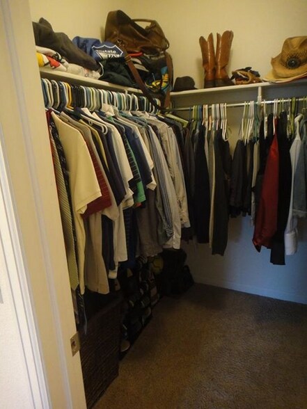 Building Photo - 2862 Kansas Dr