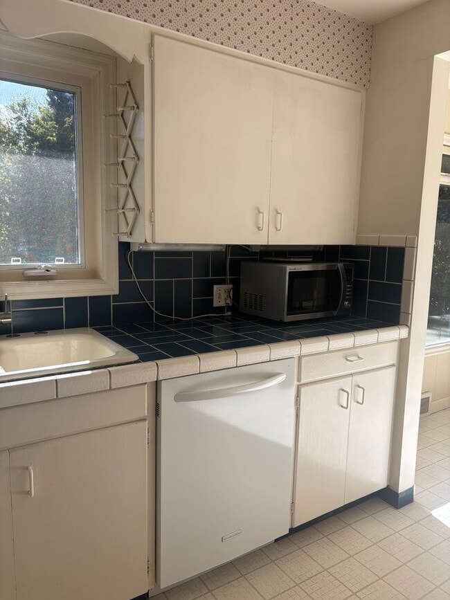 Building Photo - Enjoy 1.125 Acres near Downtown McMinnville