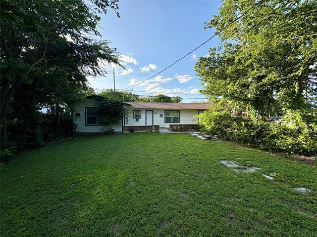 Building Photo - 1120 W Frey