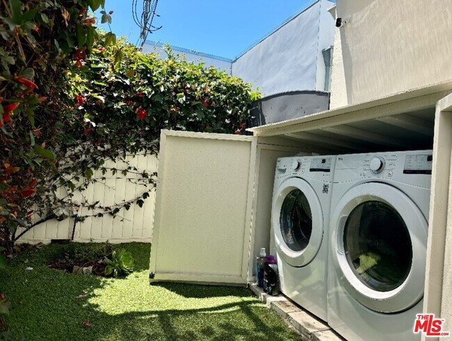 Building Photo - 7462 Waring Ave