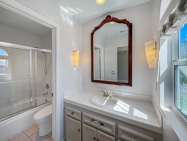 Building Photo - Spacious 4B/3BA Home with Scenic Views and...