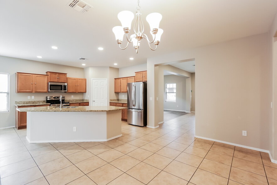 Building Photo - 5820 W Euclid Ave