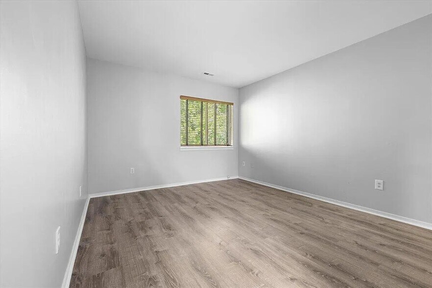 Building Photo - 408 Spring Brooke Dr