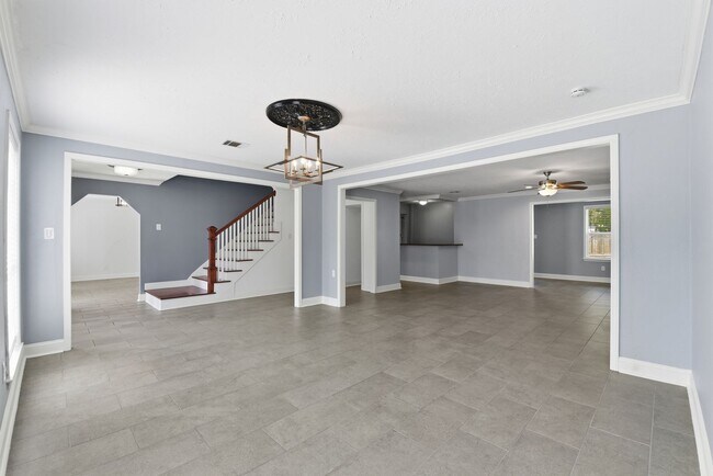 Building Photo - Beautifully Updated 4-Bedroom Home in a Prime Houston Location