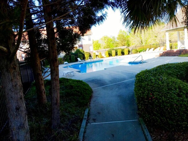 Building Photo - 3 Bedroom Condo in Kings Grant w/ Luxury Updates!